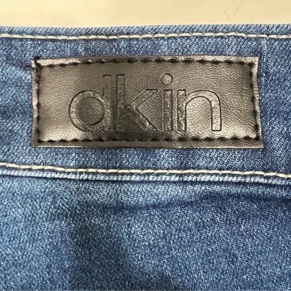 DKIN Women’s Denim Capris, Thick Contrast Stitching, Sz 10 - Picture 9 of 12